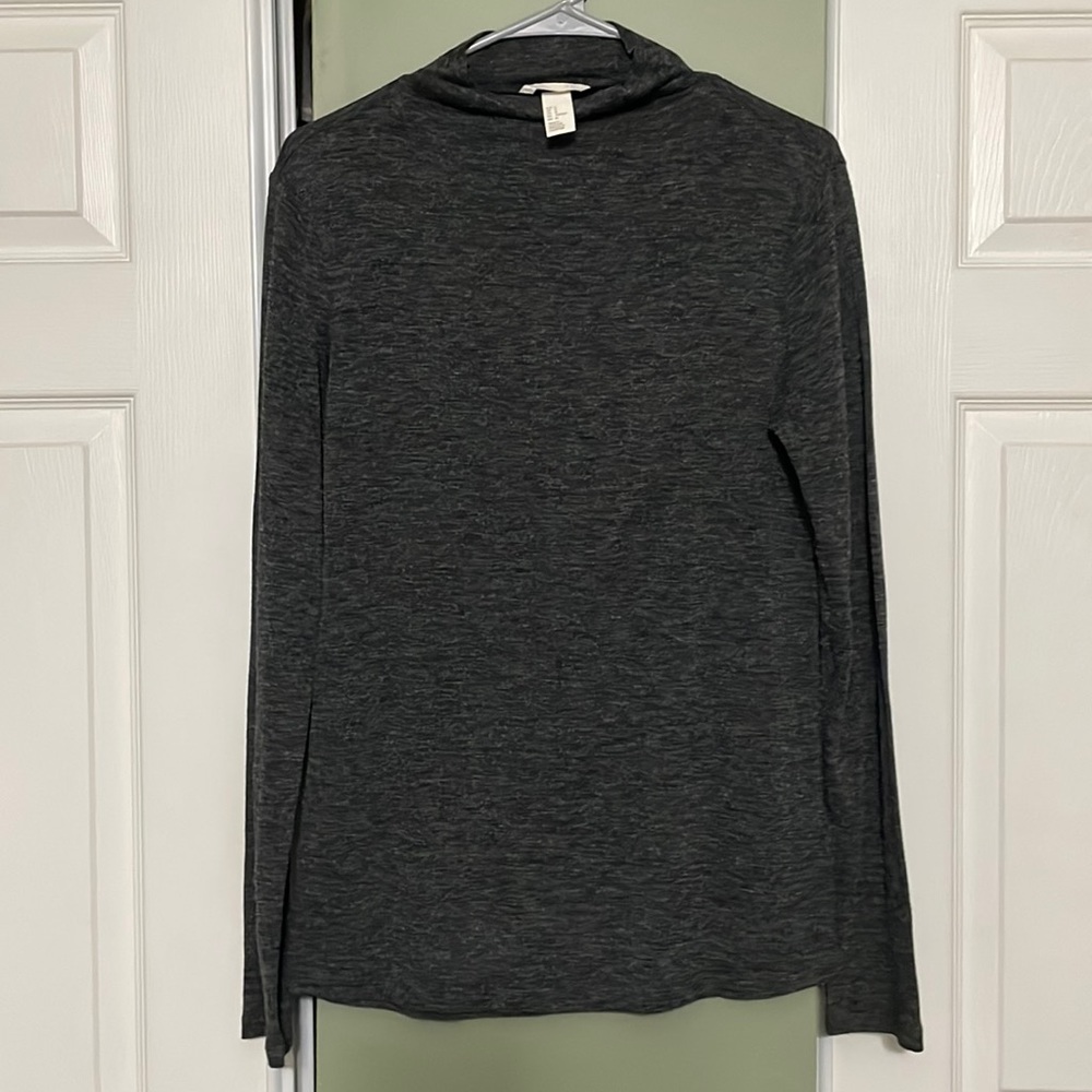 H&M Basics Sweater, Gray, Women’s Size Medium, Great Condition!